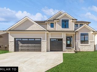 295 NW Red Oak Dr, Waukee, IA 50263