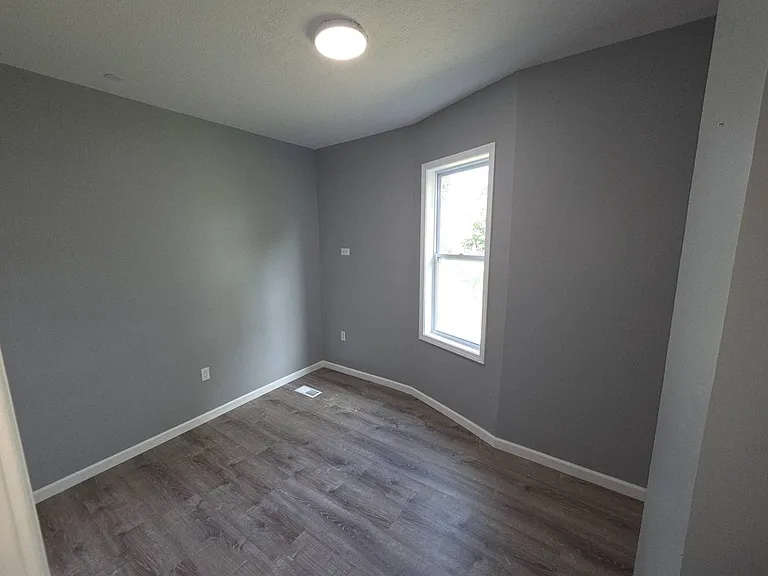 3237 Seymour Ave — Photo 13