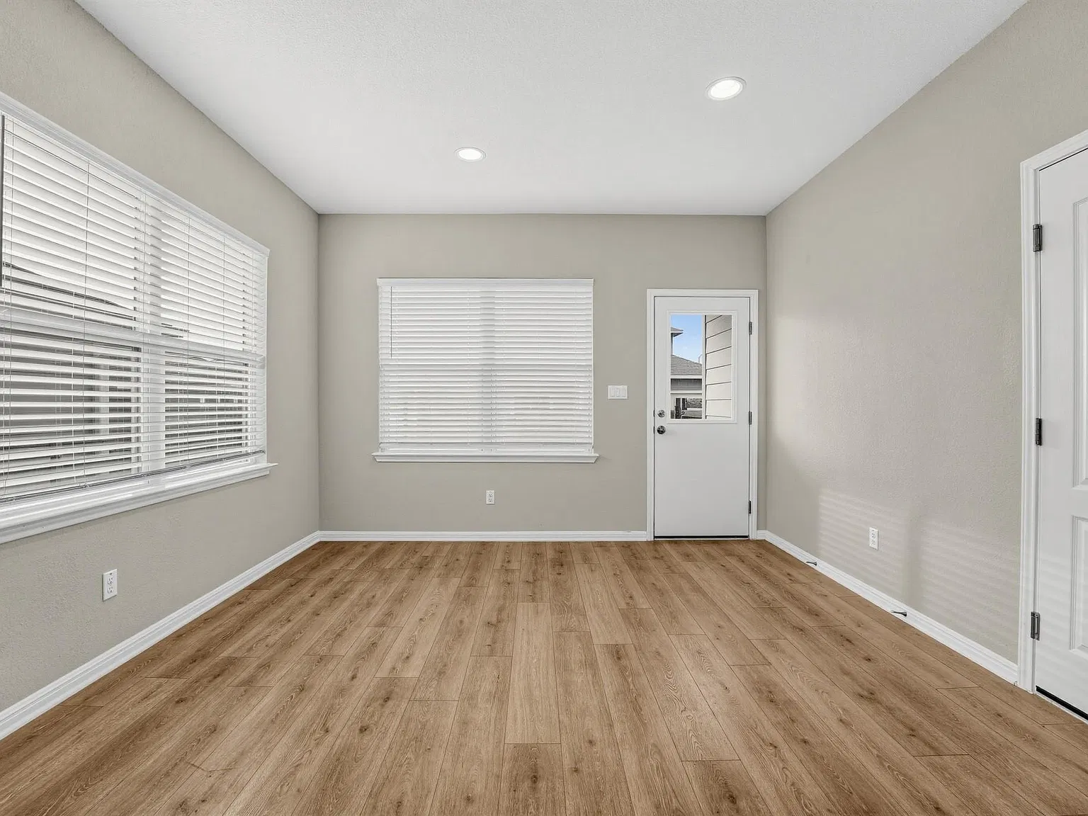 3 bed, 2.0 bath, 1404 sqft, $1,945 — Photo 4