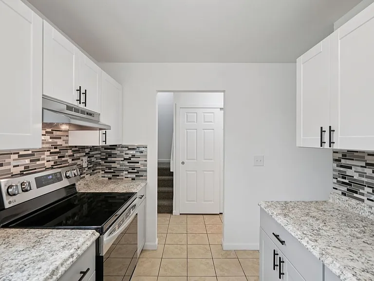 Images Columbia Apartments — Photo 8