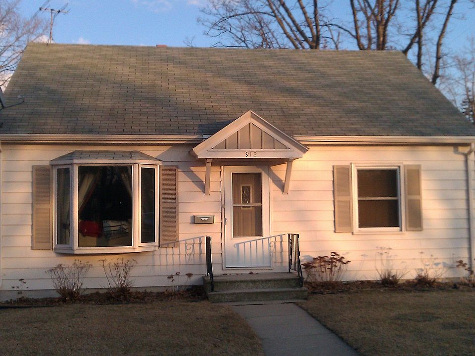 1st image of 912 N Ashland Ave