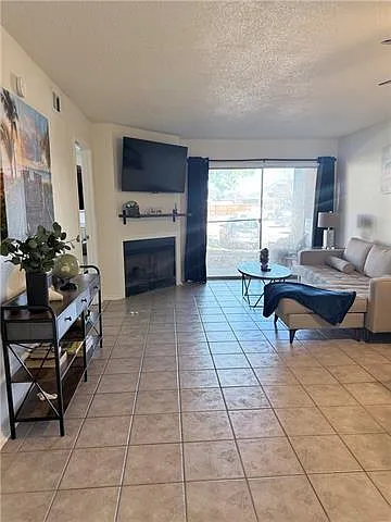 2 bed, 1.0 bath, 1008 sqft, $1,500 — Photo 4