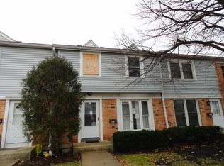 4072 Club Tree Dr, Streamwood, IL 60107