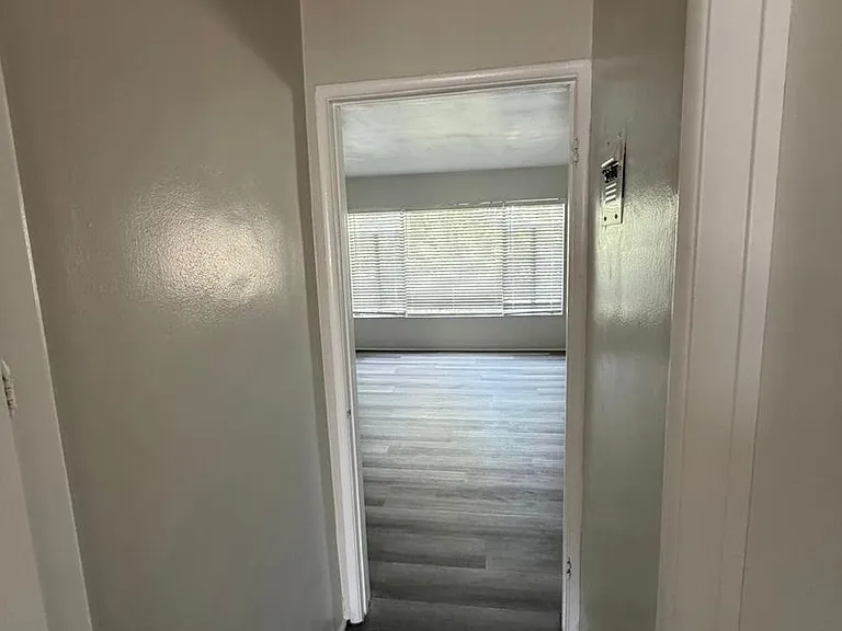 3836 Lockland Dr — Photo 2