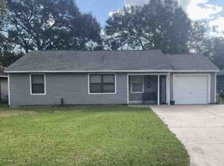 908 Meadowlane St, Angleton, TX 77515