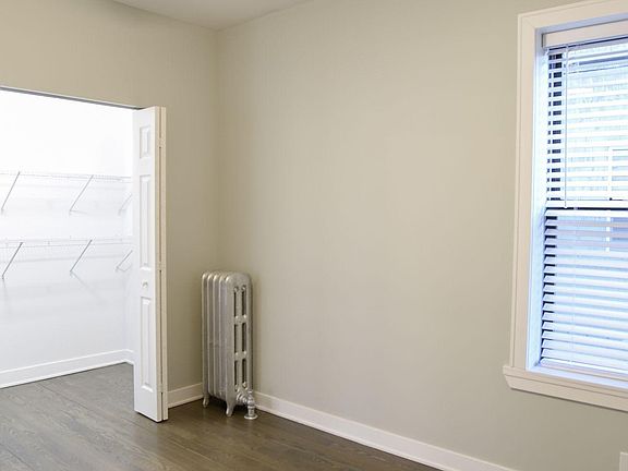3rd image of 5061 1/2 N Damen Ave #1E