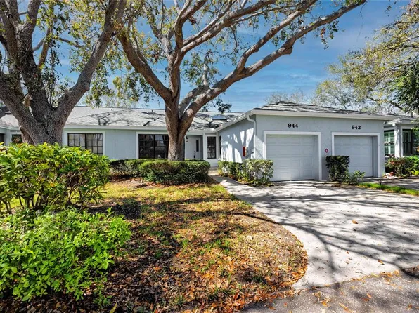 944 San Carlos Ct NE, Saint Petersburg, FL 33702