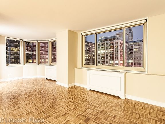 4th image of 30 W 63rd St APT 24L