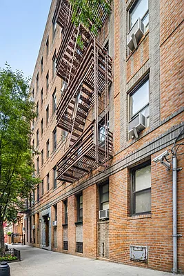 Sold by SR8 REALTY LLC | media 20