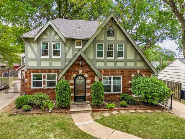 7027 Brookside Rd, Kansas City, MO 64113