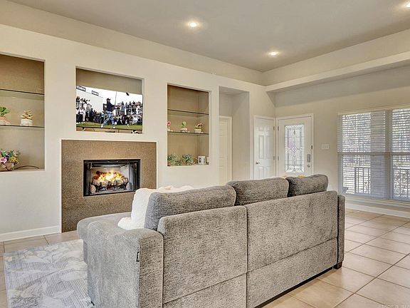 5th image of 127 Saint Andrews Dr
