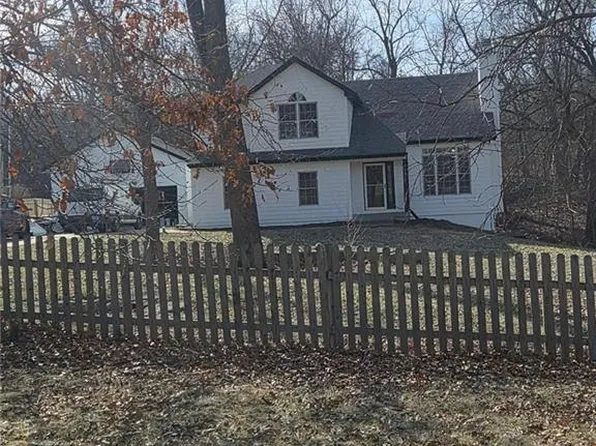 12221 Hubbard Rd, Kansas City, KS 66109