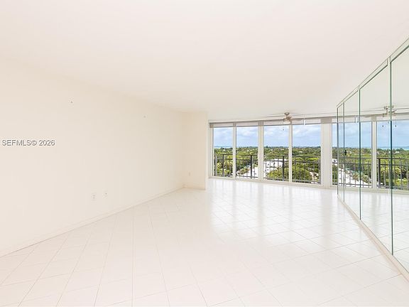 3rd image of 600 Grapetree Dr APT 8FS