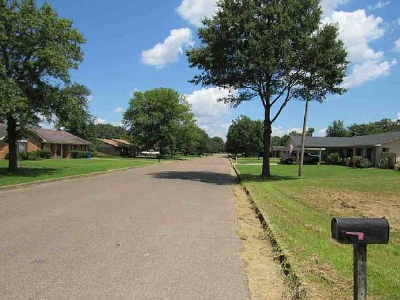 5th image of 1738 Park Circle Dr