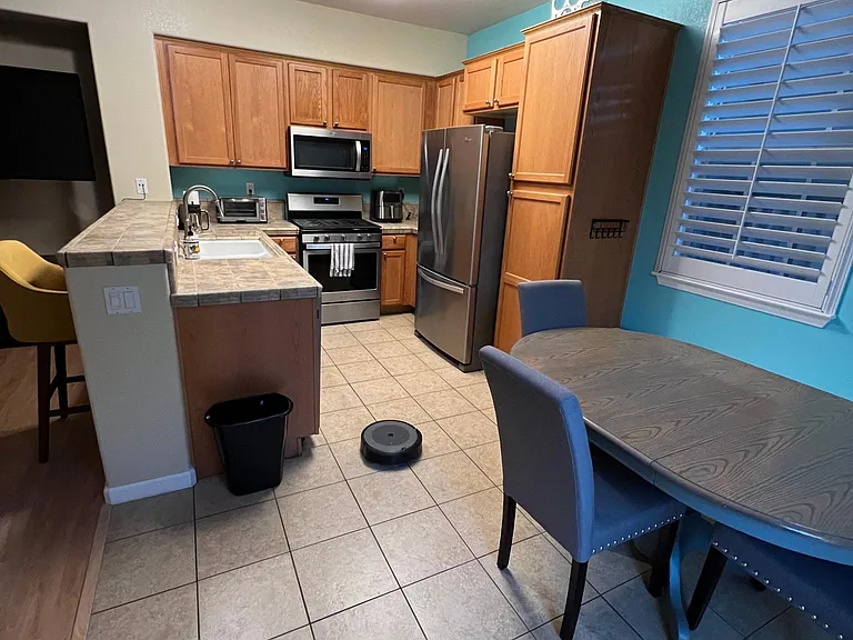 Kitchen / Dining Area