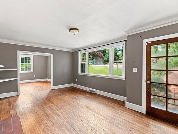 3rd image of 98 Blue Ridge Dr