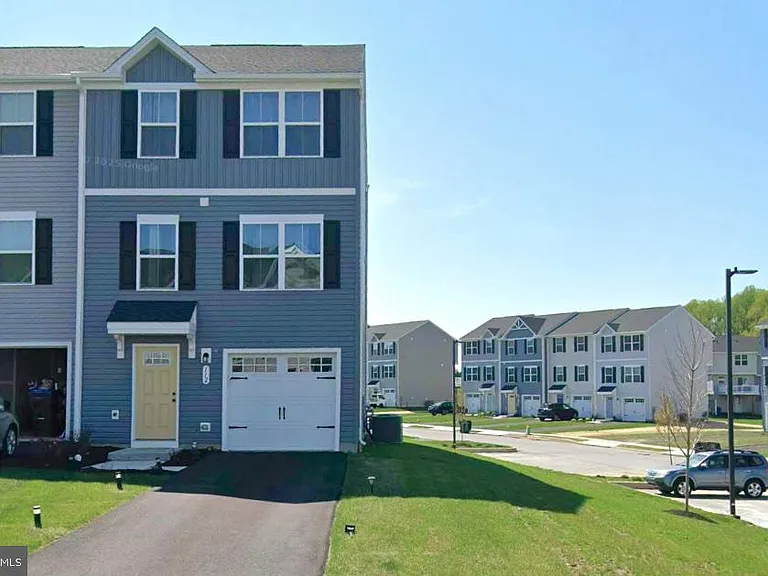 112 Hamilton Ln — Photo 2