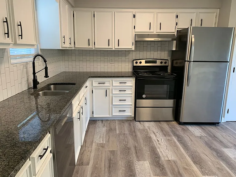 5302-5304 Grovewood Pl — Photo 9