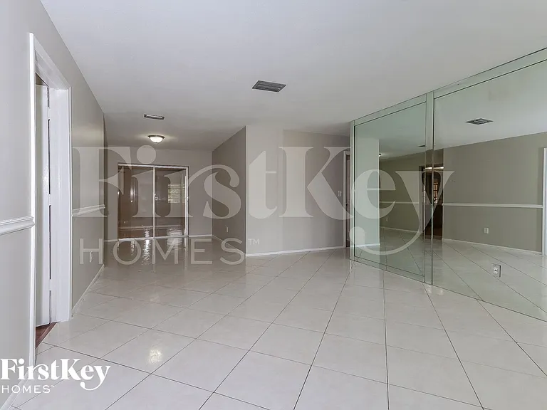 6871 NW 12th St — Photo 3
