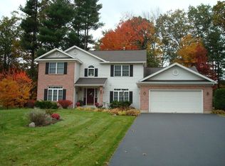 4 Darrens Way, Colonie, NY 12205