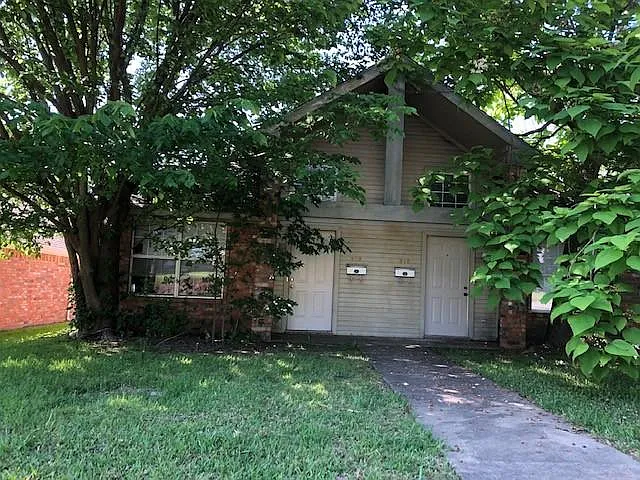 910 W Houston St