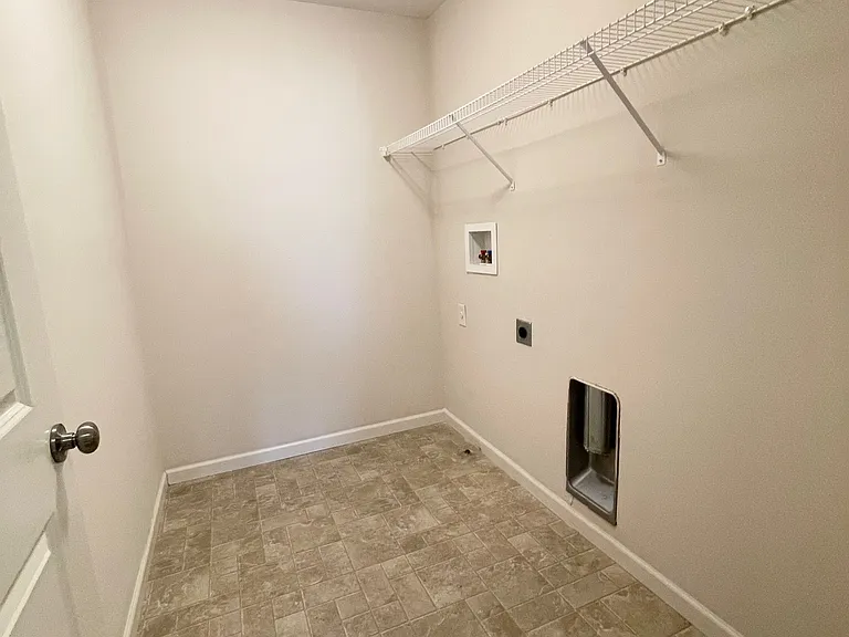 1670 Primrose Ave — Photo 30