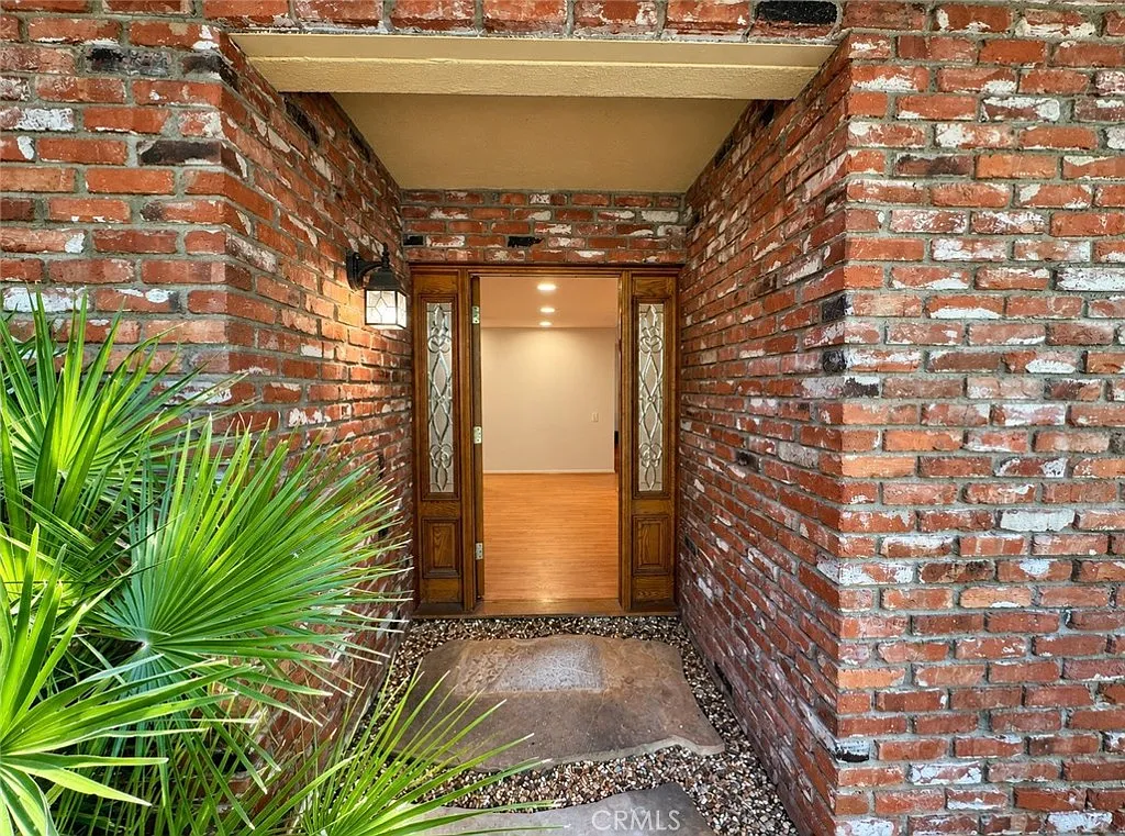 3 bed, 2000 sqft, $4,990 — Photo 3