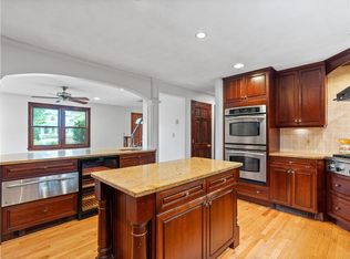 24 Jane Ln, Bristol, RI 02809