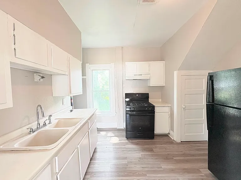 1239 Norwood Ave — Photo 8