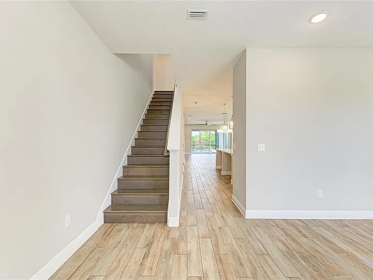 4745 Antrim Dr — Photo 18
