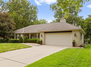 8024 Cherokee Ln, Leawood, KS 66206