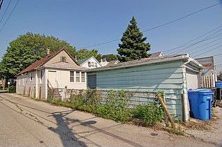 2nd image of 4015 N Maplewood Ave