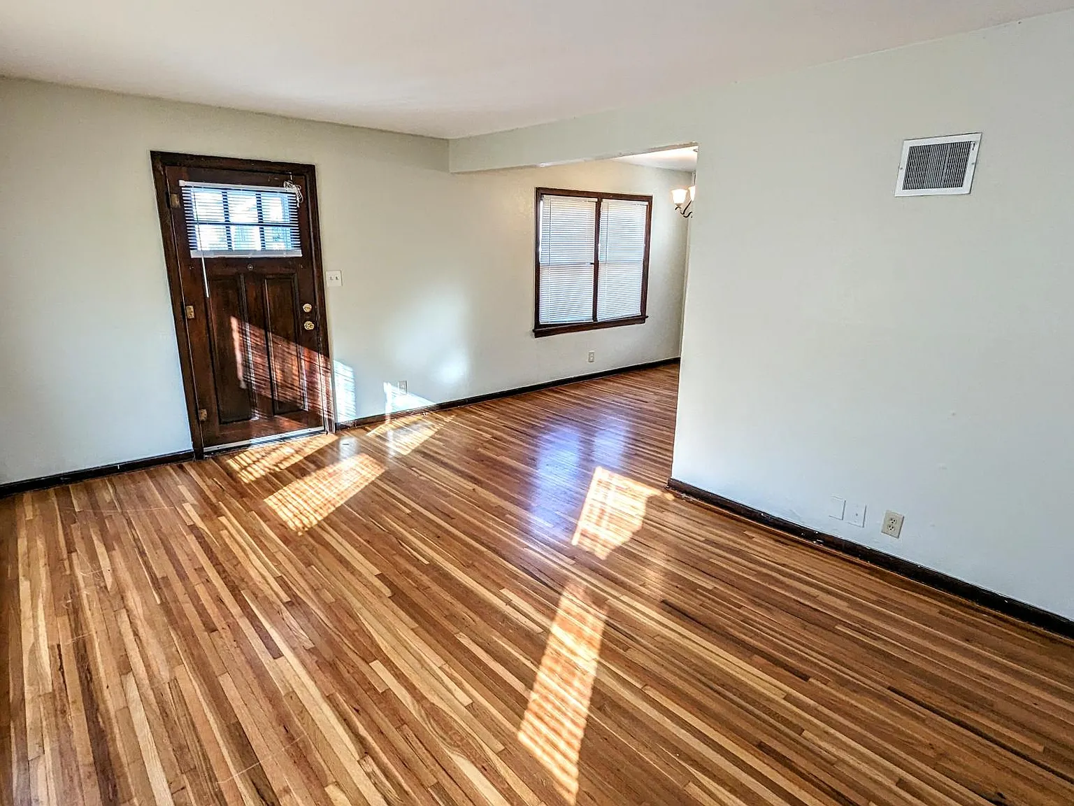 2 bed, 1050 sqft, $1,095 — Photo 3