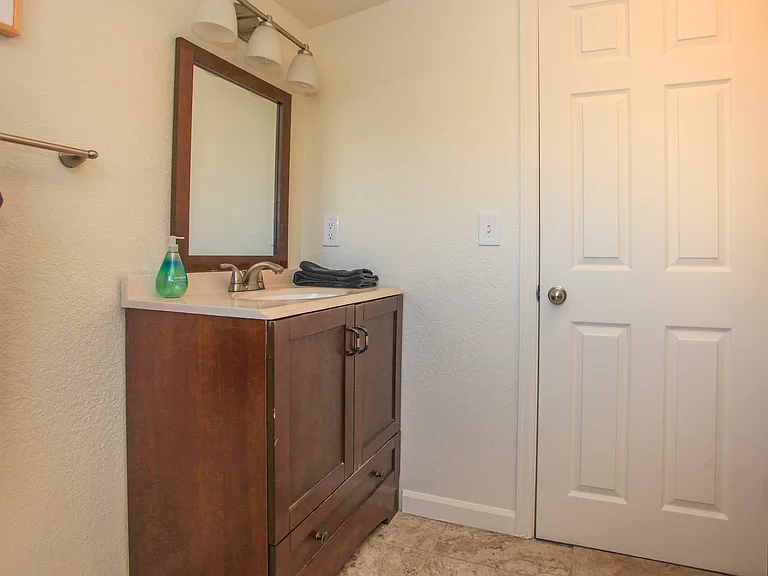 642 Maple St — Photo 15