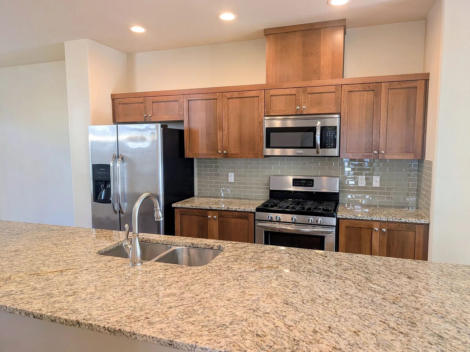 3 bed, 3.5 bath, 1651 sqft, $2,650 — Photo 3