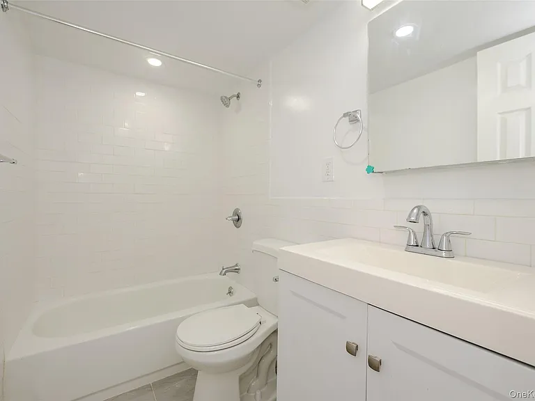 3 Duryea Pl #1D — Photo 12
