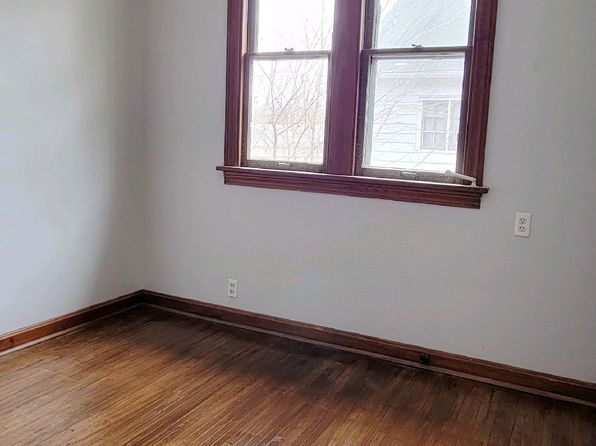 1133 E North St #1, Galesburg, IL 61401