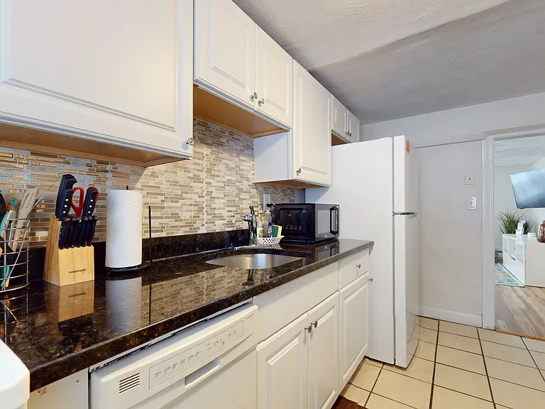79 Chestnut St #1B1 — Photo 6