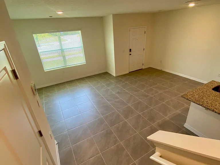 392 Preston Cove Dr — Photo 4