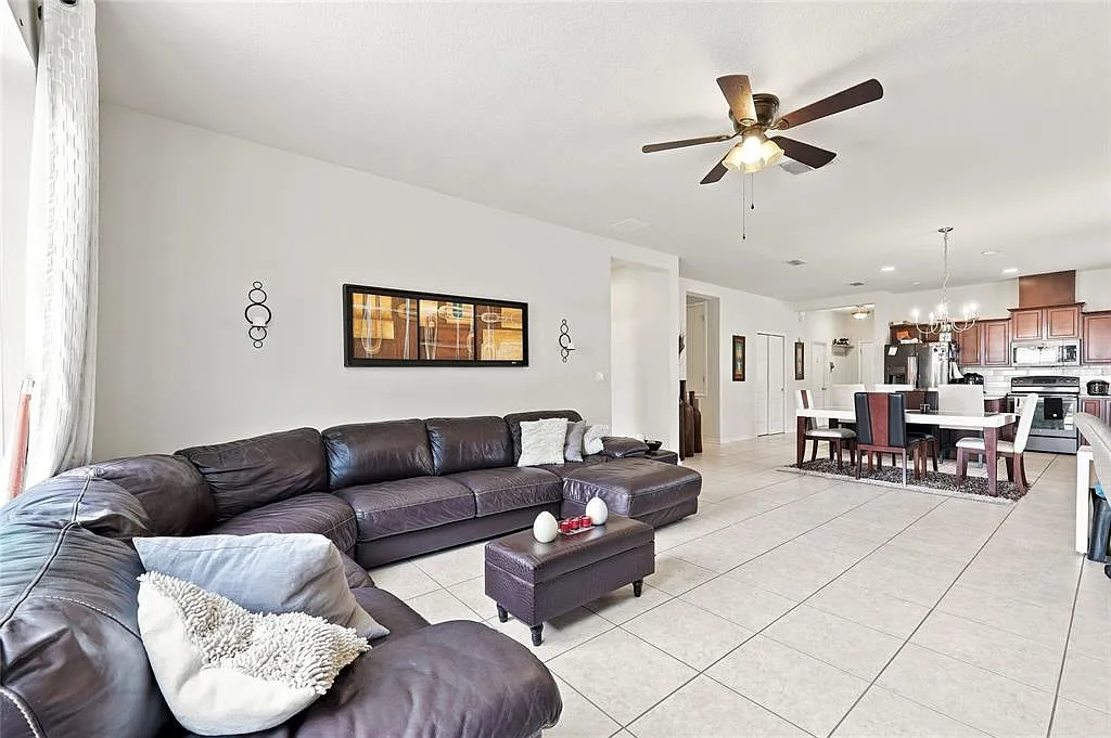 3 bed, 2.0 bath, 1692 sqft, $2,300 — Photo 4