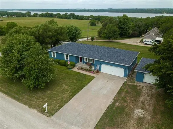 2916 Oak Hill Rd, Vassar, KS 66543