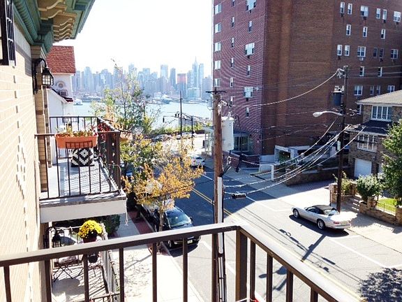 4th image of 2 Fulton St APT 3A
