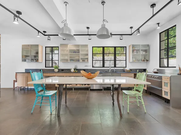 4621 Waldo Avenue image 13 of 18