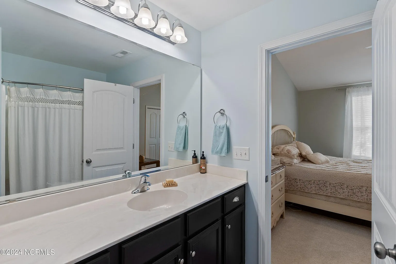 3 bed, 1455 sqft, $2,150 — Photo 3