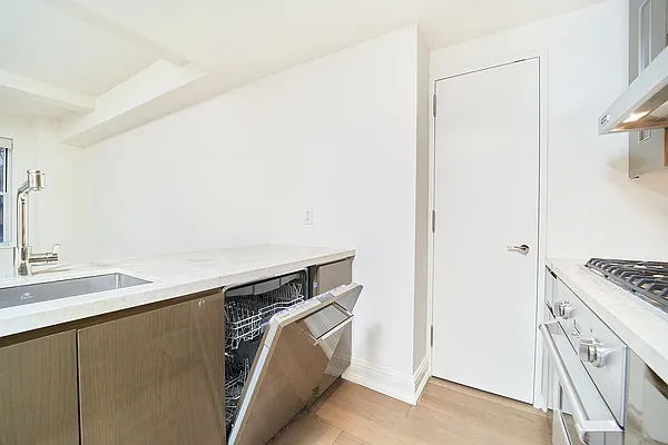 Rented by Living New York | media 38