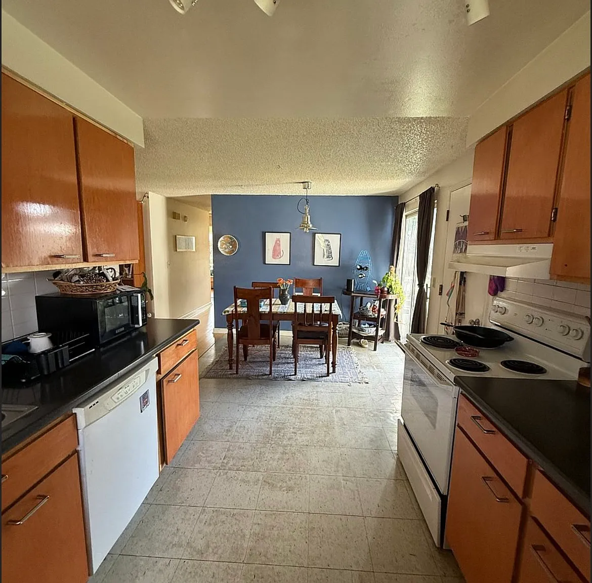 3 bed, 1008 sqft, $1,050 — Photo 1