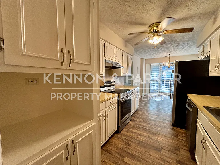 4494 Longview Dr — Photo 21