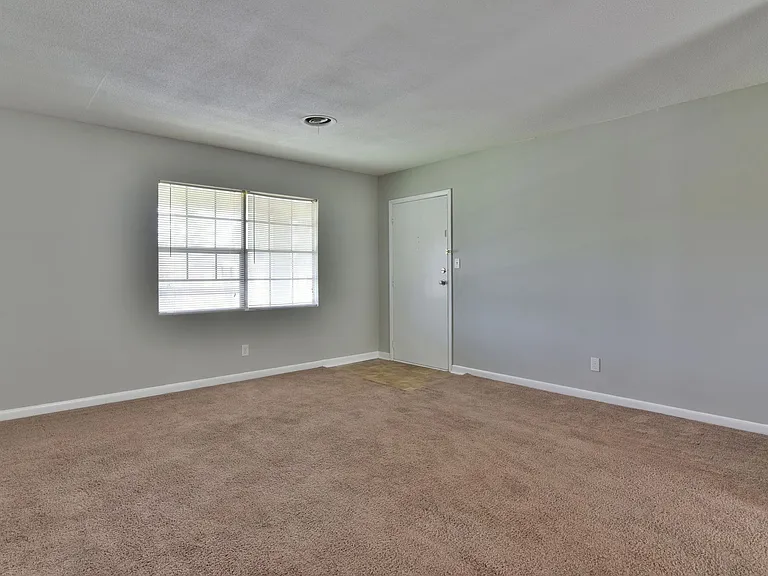 Shoreham Apartments — Photo 7