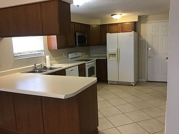 4th image of 9222 Champton Dr