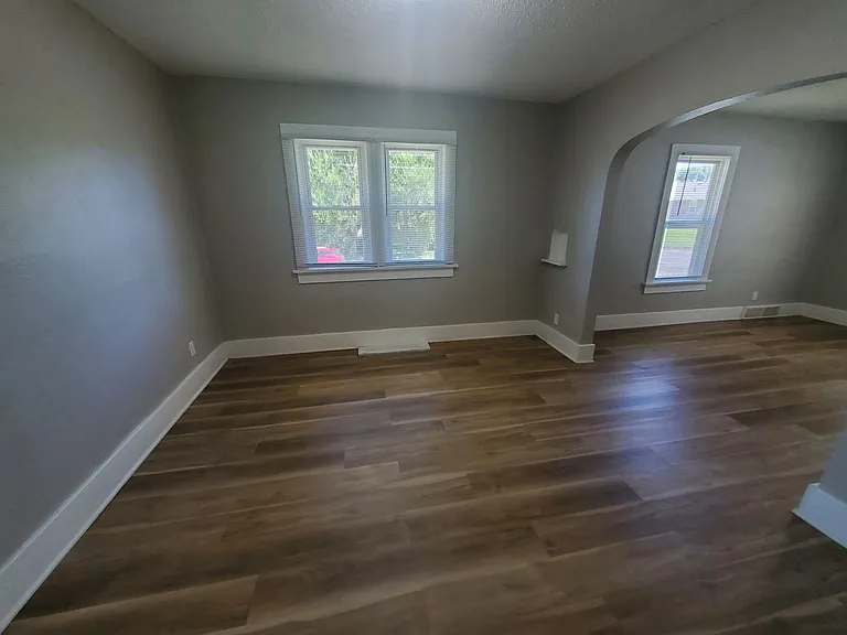 150 E Douglas Ave — Photo 10